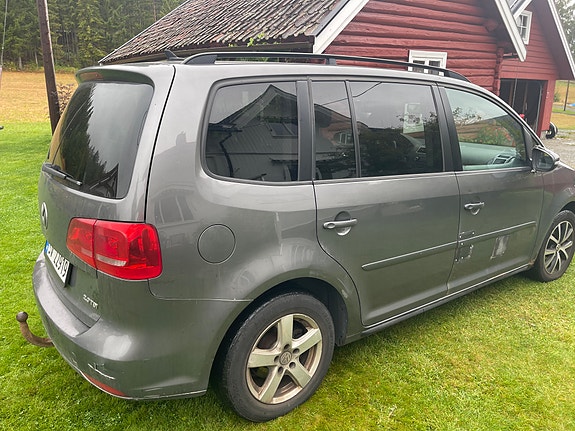 Volkswagen Touran 4 of 9