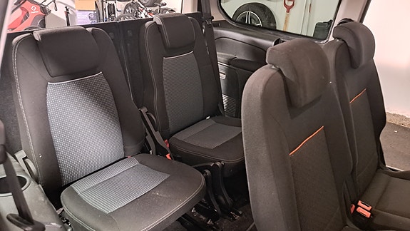 Ford Galaxy 7 of 29