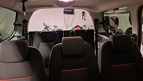 Ford Galaxy 8 of 29