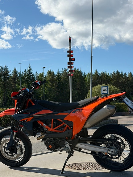 KTM 690 SMC 3 of 10