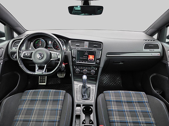 Volkswagen Golf VII 15 of 29