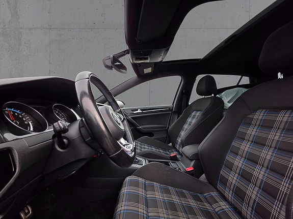 Volkswagen Golf VII 8 of 29