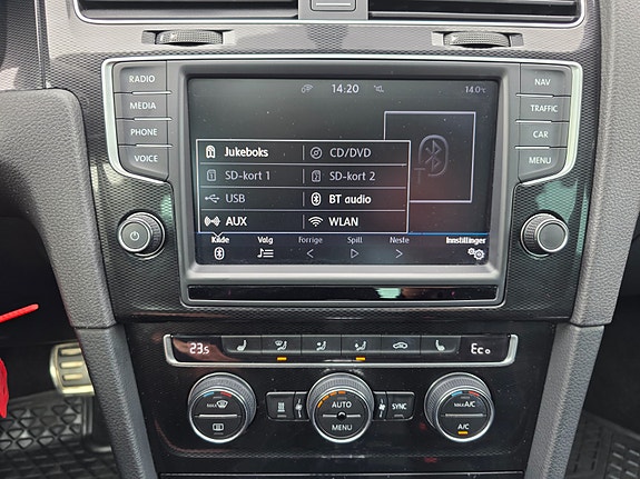 Volkswagen Golf VII 22 of 29
