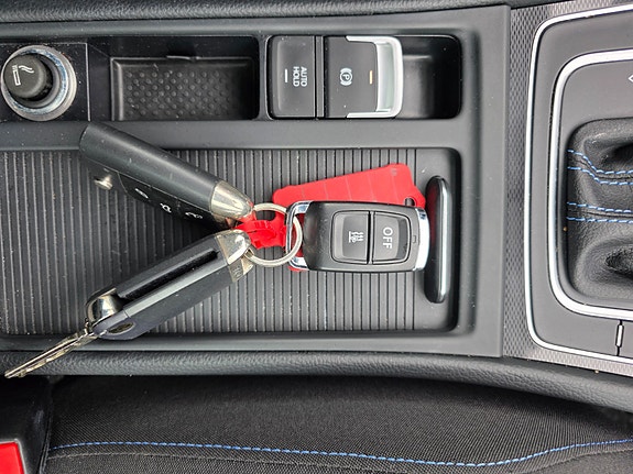 Volkswagen Golf VII 25 of 29