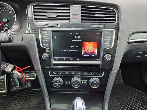 Volkswagen Golf VII 18 of 29
