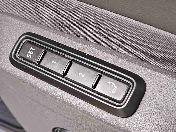 Volkswagen Multivan 17 of 30