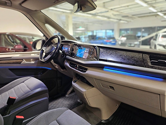 Volkswagen Multivan 12 of 30