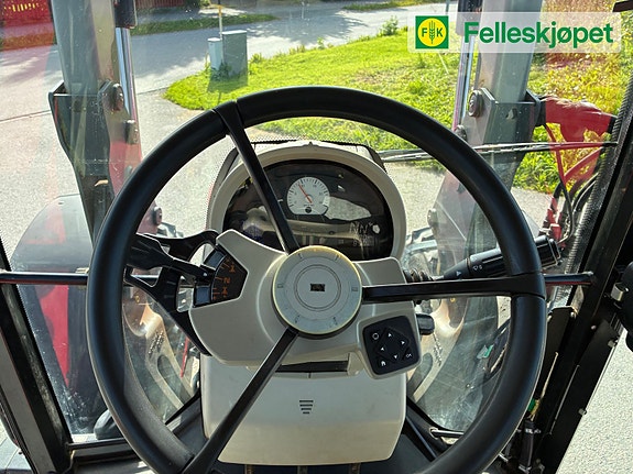 Massey Ferguson 5613 Dyna-4 med Ålø laster 14 of 15