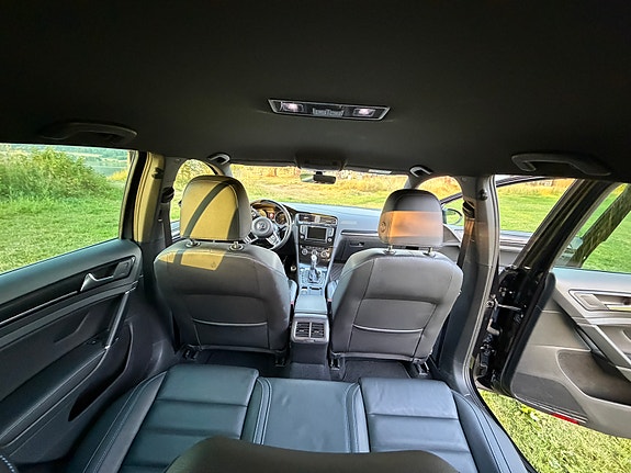 Volkswagen Golf VII 21 of 28