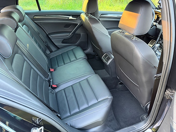 Volkswagen Golf VII 20 of 28