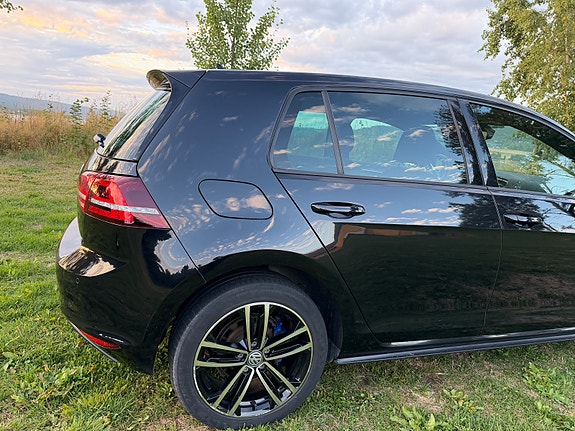 Volkswagen Golf VII 9 of 28