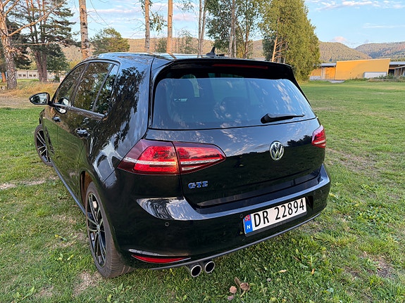 Volkswagen Golf VII 11 of 28