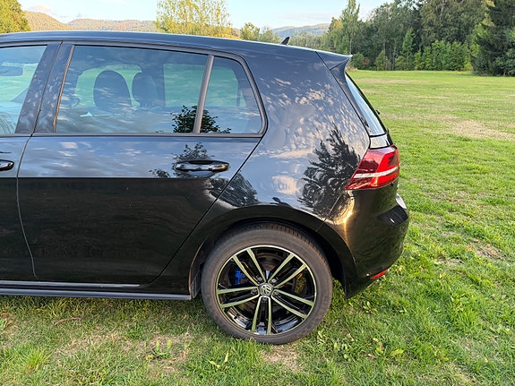 Volkswagen Golf VII 13 of 28