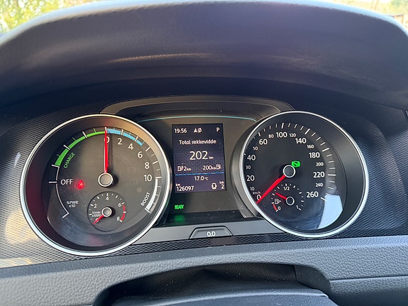 Volkswagen Golf VII 27 of 28