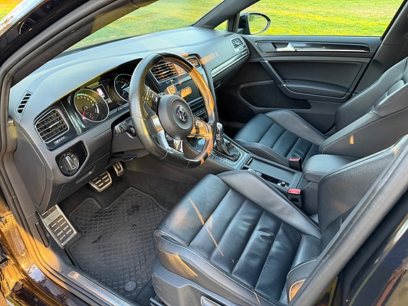Volkswagen Golf VII 17 of 28