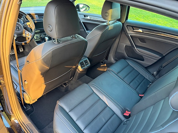 Volkswagen Golf VII 22 of 28