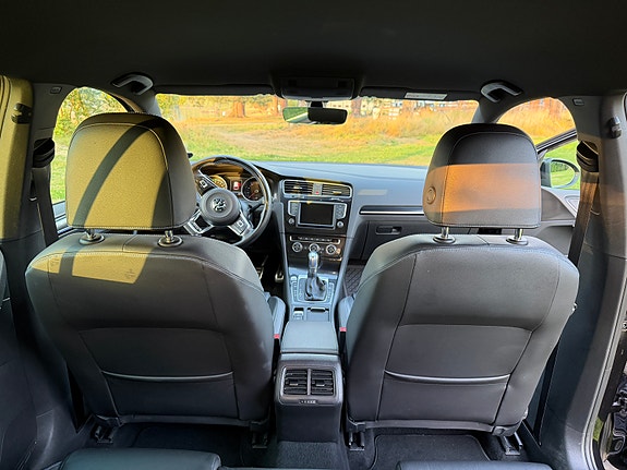 Volkswagen Golf VII 25 of 28