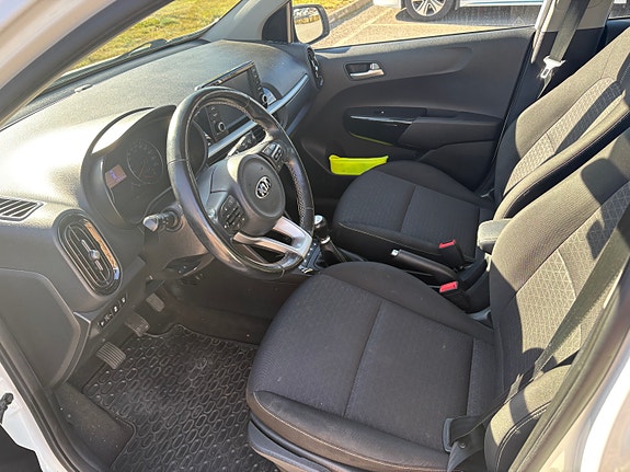 Kia Picanto 10 of 12