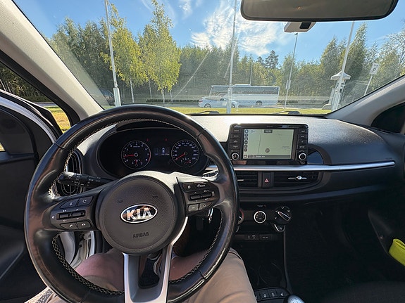 Kia Picanto 7 of 12