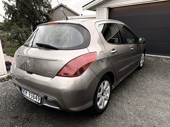 Peugeot 308 4 of 11