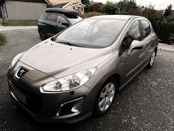 Peugeot 308 2 of 11