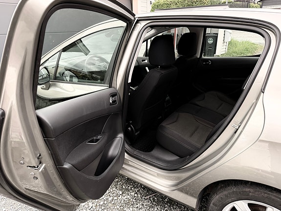 Peugeot 308 8 of 11