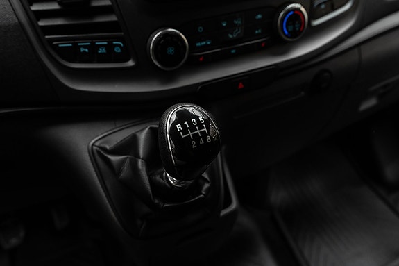 Ford Transit Custom 15 of 25