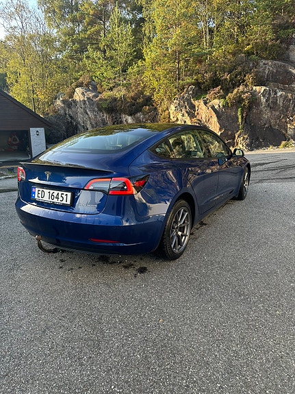 Tesla Model 3 3 of 9