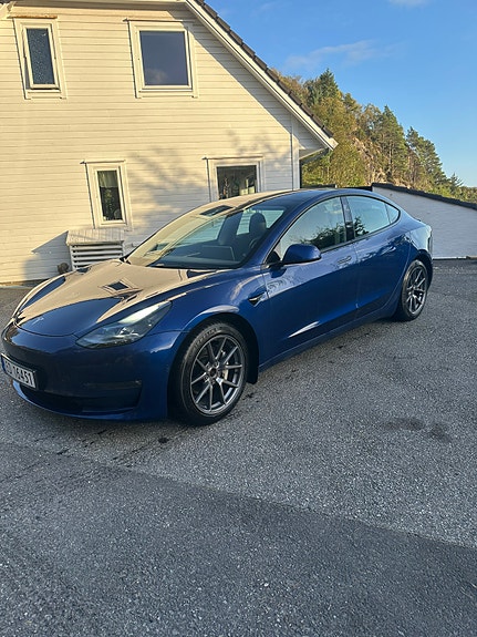 Tesla Model 3 2 of 9