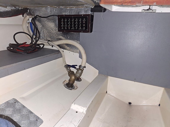 Aquador 25  Selges uten motor(Henger Følger Ikke Med) 18 of 18