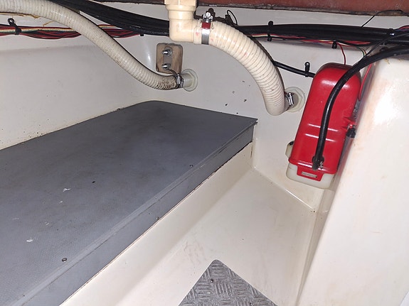 Aquador 25  Selges uten motor(Henger Følger Ikke Med) 15 of 18