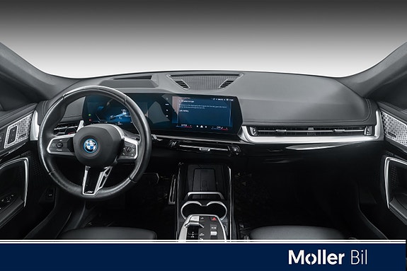 BMW iX1 12 of 26