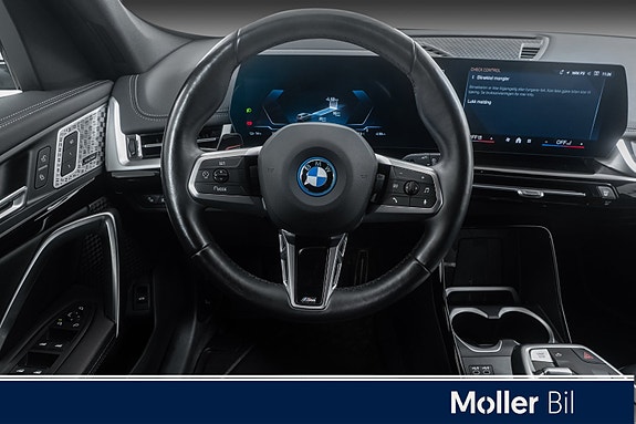 BMW iX1 13 of 26