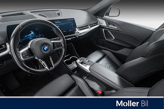 BMW iX1 11 of 26