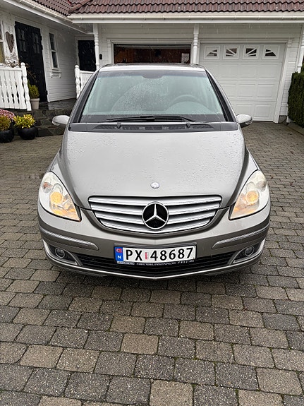 Mercedes-Benz B180 d 3 of 17