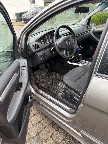 Mercedes-Benz B180 d 14 of 17