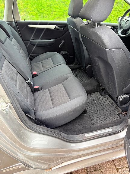 Mercedes-Benz B180 d 17 of 17