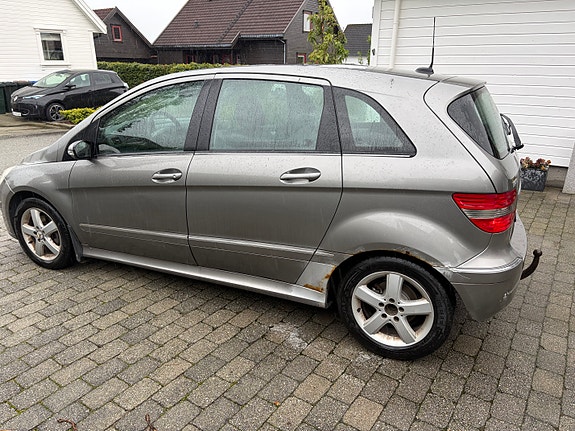 Mercedes-Benz B180 d 5 of 17