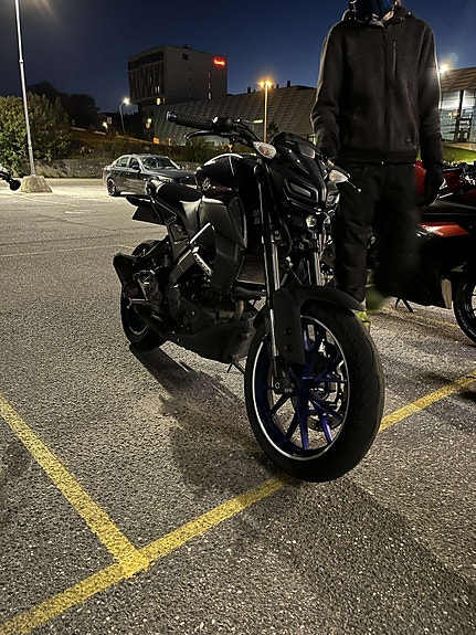 Yamaha MT-125 2 of 8