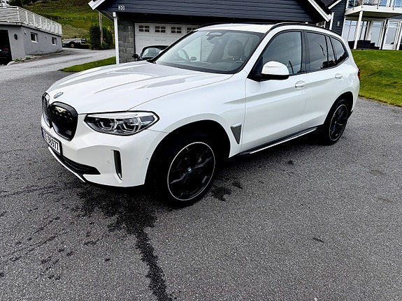 BMW iX3 5 of 28