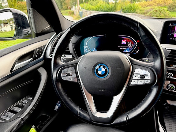 BMW iX3 13 of 28