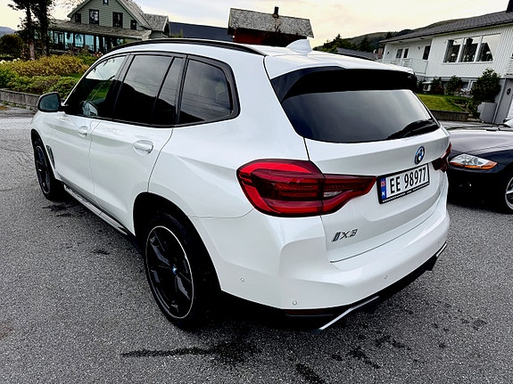 BMW iX3 7 of 28