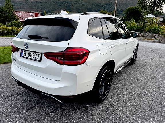 BMW iX3 10 of 28