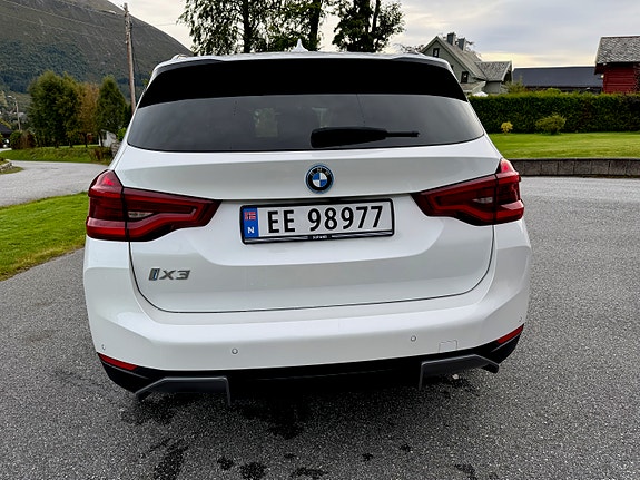 BMW iX3 9 of 28
