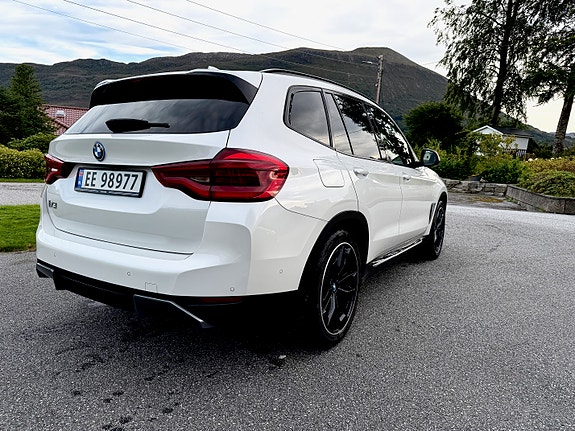 BMW iX3 12 of 28