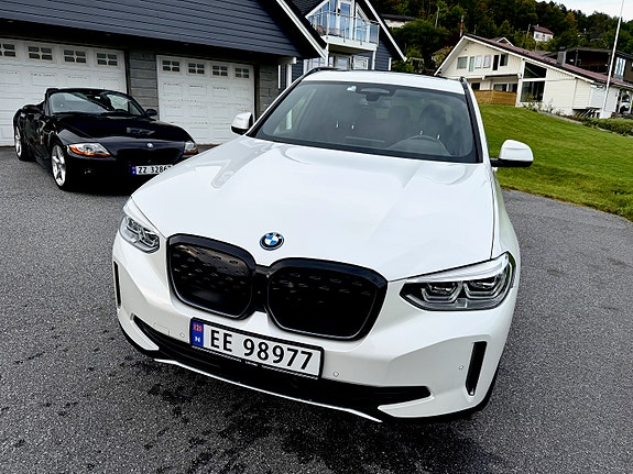 BMW iX3 3 of 28