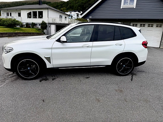 BMW iX3 6 of 28