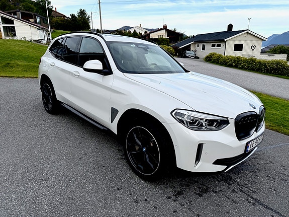 BMW iX3 2 of 28