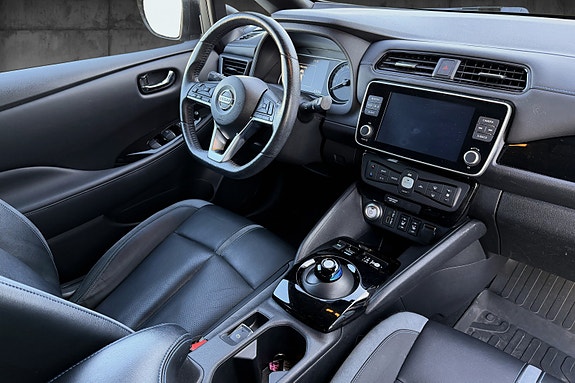 Nissan Leaf 10 of 25