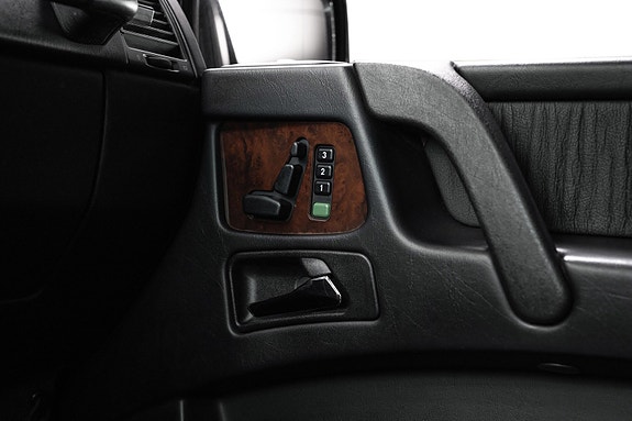 Mercedes-Benz G55 26 of 30